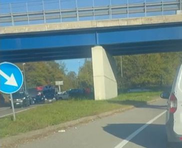 Incidente con motociclista sul Sempione a Sesto Calende: paura per un ragazzo di 22 anni