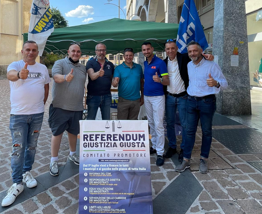 La foto scattata sabato al gazebo a Busto