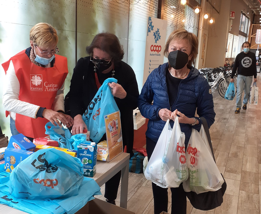 Lo shopping pensando anche ai profughi: in corso la colletta &quot;Dona la spesa&quot;