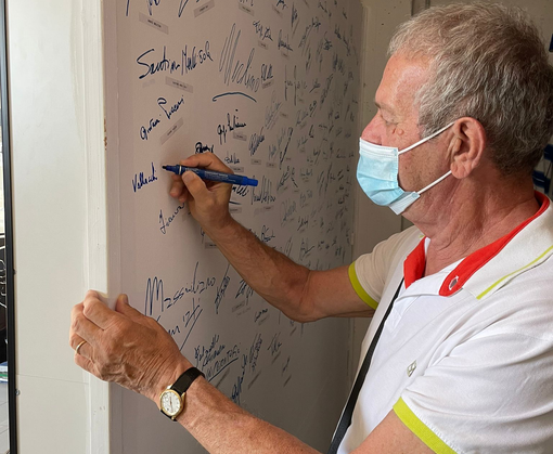 Gioacchino Vallacchi firma il muro