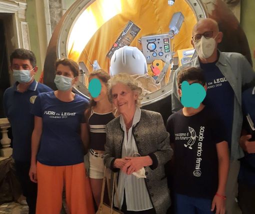 Amalia Ercoli Finzi al centro in una foto tratta dalla pagina Facebook di Silvio Aimetti