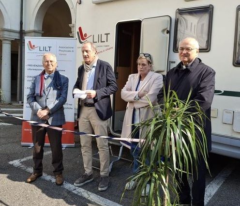 Inaugurazione di un camper donato a Lilt, uno dei mezzi utilizzati per portare la prevenzione nei quartieri Inaugurazione di un camper donato a Lilt, uno dei mezzi utilizzati per portare la prevenzione nei quartieri