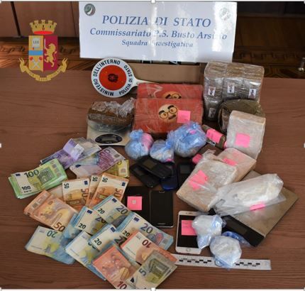 Smantellata dalla polizia una centrale dello spaccio nei boschi di Lonate Pozzolo