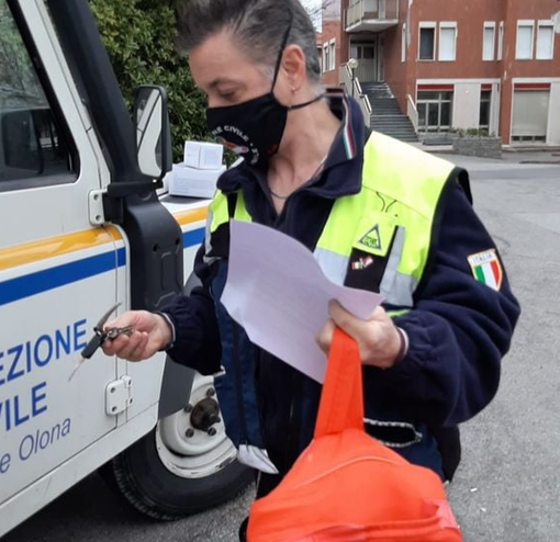 L'arrivo dei vaccini Moderna (foto pubblicata sui social dal Comune di Solbiate)