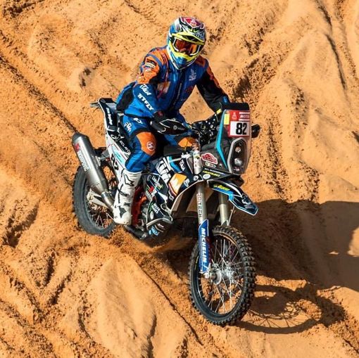 Giovanni Stigliano nel deserto saudita (foto tratte da facebook, JBRally Asd)