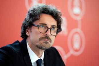 M5S, Toninelli: &quot;Simbolo è di Grillo, Conte dovrà farsi suo partito&quot;