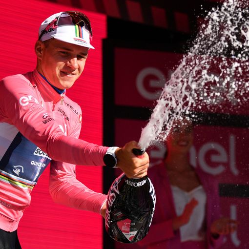 BuonGiro.  È già King Remco, incoronato prima maglia rosa: Evenepoel vola sula Costa dei Trabocchi