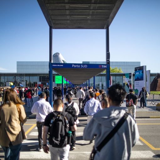 Gli ingressi in fiera di ieri, oggi si è aperto il secondo giorno- foto per cortesia del Salone