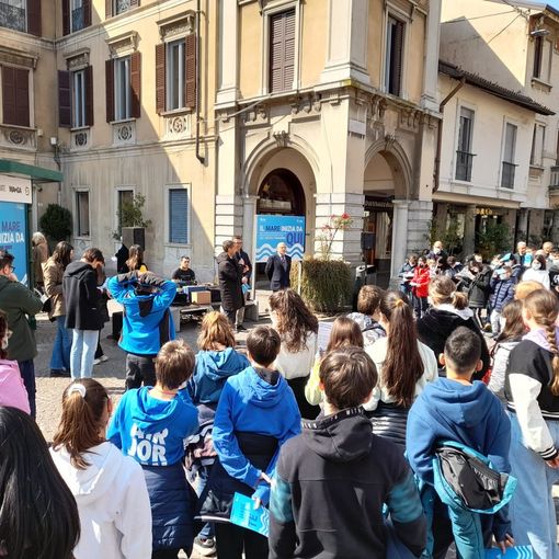 Casette dell’acqua condominiali e contenitori per smaltire l’olio: gli studenti di Gallarate dialogano con Alfa
