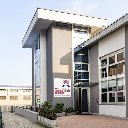 Il Liceo quadriennale internazionale di Acof fa da modello per le altre scuole