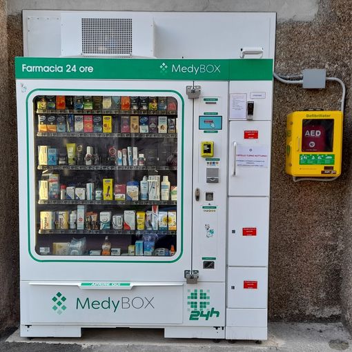 Castellanza, defibrillatore in farmacia San Giulio