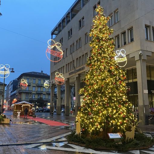 Decollano gli eventi natalizi. Gli affari un po’ meno: «Vendite in linea con l’anno scorso»