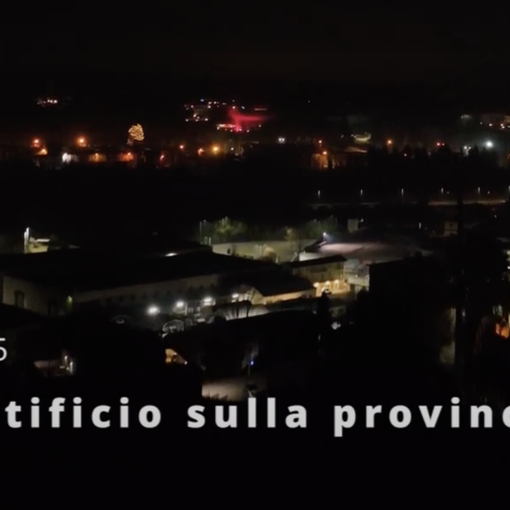 Benvenuto 2025: i fuochi d'artificio nel cielo del Varesotto visti dall'occhio del drone