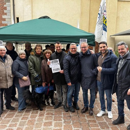 La Lega in centro per il Taser agli agenti