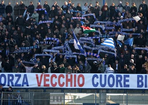 Una foto del Bustocco che ricorda tempi con ben altri seguiti per la Pro: oggi tutti sono uniti nei pensieri per il tifoso ferito Una foto del Bustocco che ricorda tempi con ben altri seguiti per la Pro: oggi tutti sono uniti nei pensieri per il tifoso ferito
