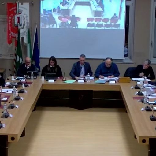 Gli scontri verbali in consiglio a Marnate non si placano. «Ogni seduta così rischia di frantumare la partecipazione dei cittadini»