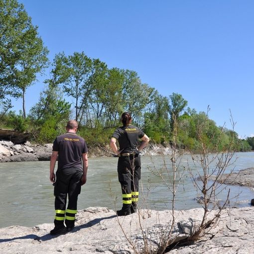 Il tratto del fiume dove il ragazzo è caduto, trascinato via dalla corrente
