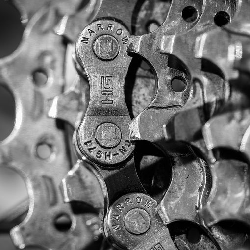 Materiali che contano: il ruolo delle leghe ferrose nella meccanica di precisione