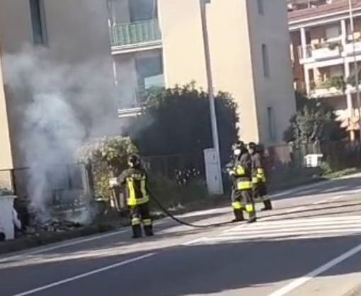 Busto, rifiuti in fiamme: intervengono i vigili del fuoco