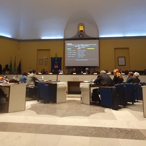 Tarip, regolamento antenne, multe più salate per i vandali. Tris di approvazioni in Consiglio a Busto