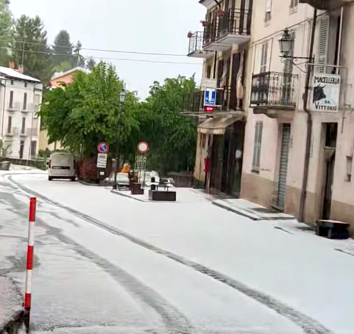 Frabosa, comune in provincia di Cuneo, appare innevato