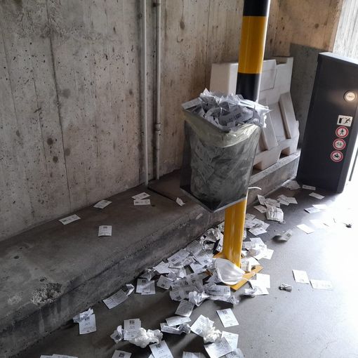 Unni al Seprio Park di Gallarate: rifiuti e imbrattamenti