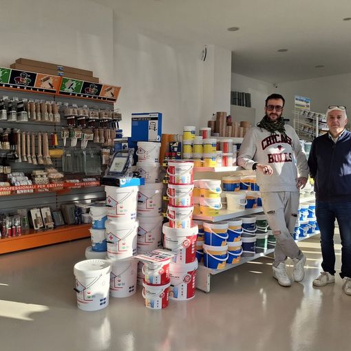 Andrea e Gianluigi Crespi negli spazi del colorificio Colorama