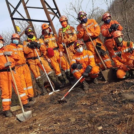Dalla solidarietà all'aiuto ai centri vaccinali, l'Ana di Varese ha visto i suoi Alpini in prima linea in tutto il territorio. Con un ricordo particolare per il dottor Roberto Stella