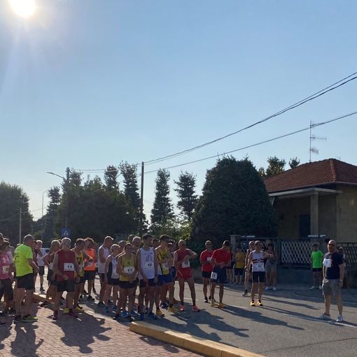 FOTO e VIDEO. A Fagnano in 100 hanno corso “a tutta birra” per l’Asilo e per il Centro Aiuto alla Vita