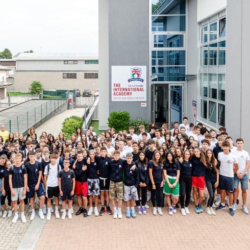 Ai licei quadriennali Acof di Busto Arsizio Oggi è già risuonata la prima campanella