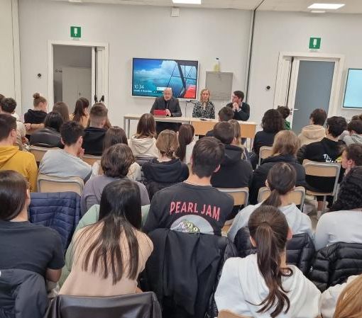Dall'incontro con il magistrato Ciro Cascone alla visita al Beccaria: i licei quadriennali di Acof scoprono il mondo delle carceri