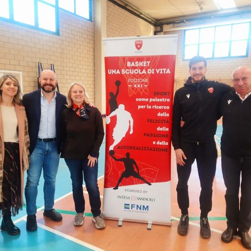 Il basket scuola di vita: il play della Pallacanestro Varese De Nicolao alle medie “Da Vinci” di Castellanza