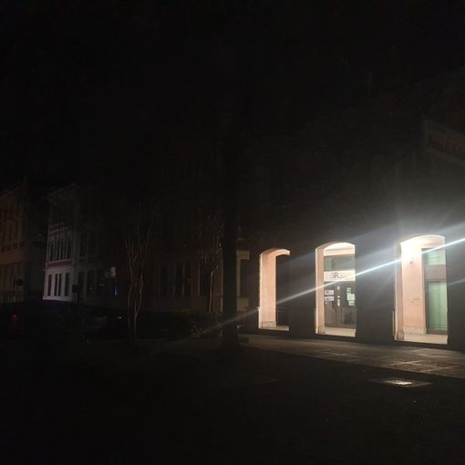 FOTO. Non solo le luminarie: nel centro di Busto si spengono anche i lampioni