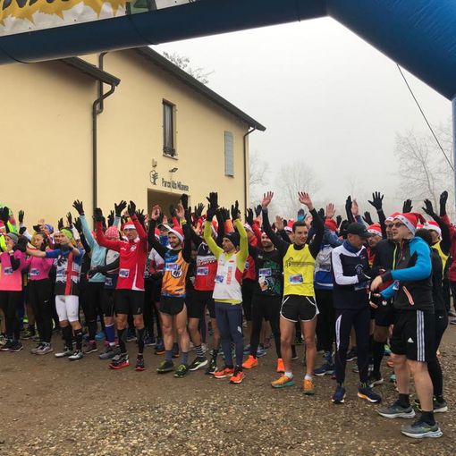 VIDEO. Più di 250 “babbo runners” ai nastri di partenza alla Cascinetta