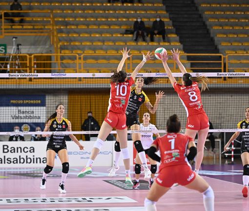 Una fase del match vinto dalle bresciane su Busto