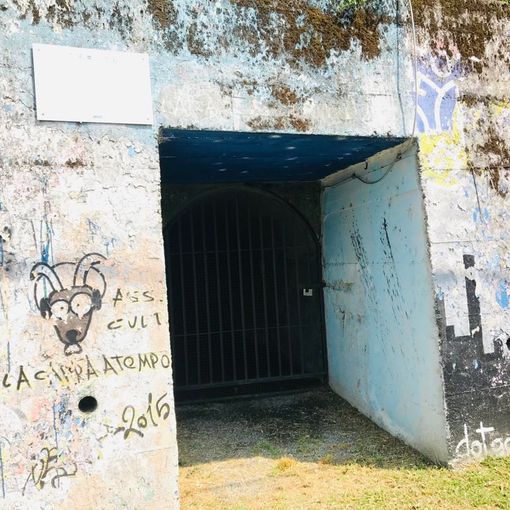L'ingresso del bunker a Marnate, di fronte all'ex stazione ferroviaria di Prospiano