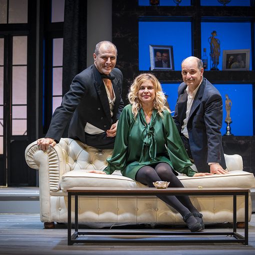 Debora Caprioglio, Pino Quartullo e Gianluca Ramazzotti sul palco sono “Buoni da morire”