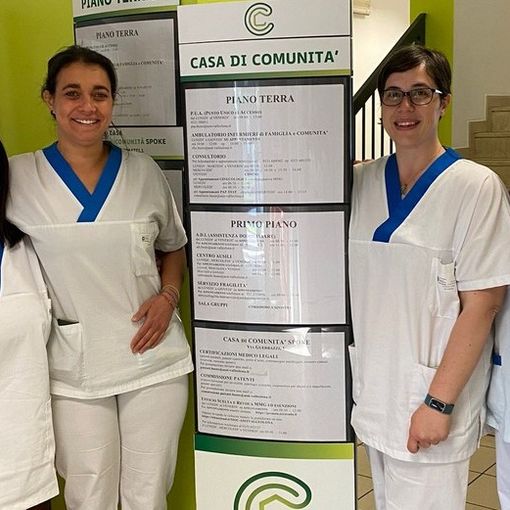 Gli infermieri della Casa di Comunità di Busto Arsizio. Sotto: quelli di Cassano Magnago, Lonate Pozzolo e Saronno e il bed manager Francesco Francica