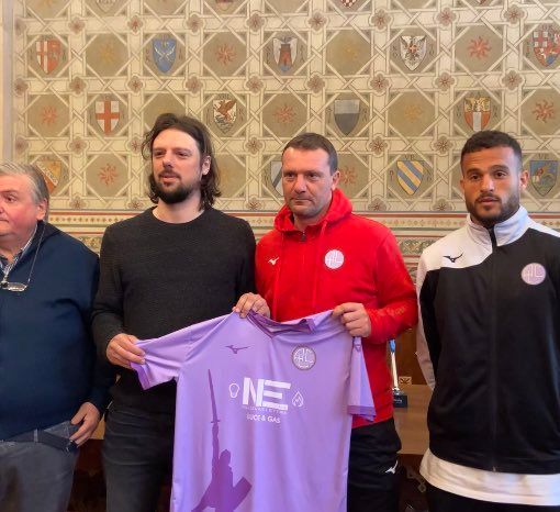 VIDEO. Il Legnano celebra 110 anni con vip come Fabio Capello. Il ds Pogliani: «Un privilegio fare parte di questa storica squadra»
