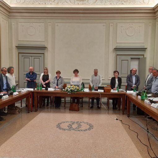Il minuto di raccoglimento in ricordo di Mirella Cerini