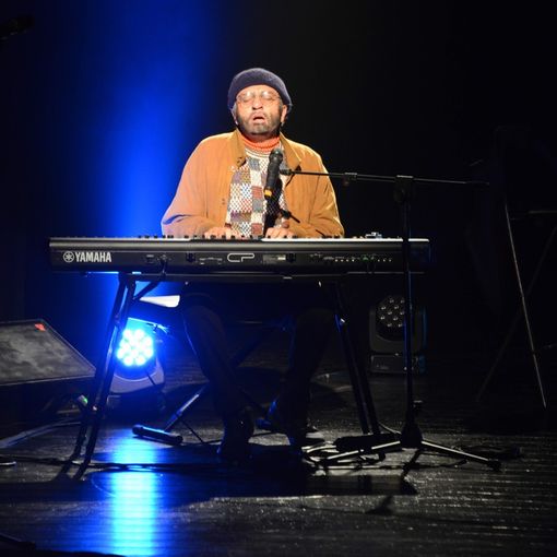 Dario Ballantini nei panni di Lucio Dalla al “Manzoni” di Busto