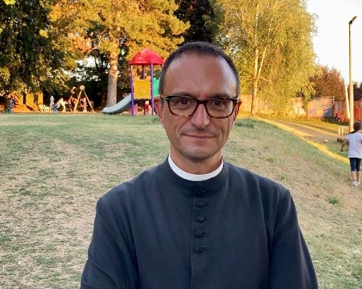 Don Valentino Viganò, parroco di Gorla Maggiore, ringrazia volontari e animatori dell'oratorio. Una grande squadra come la Nazionale