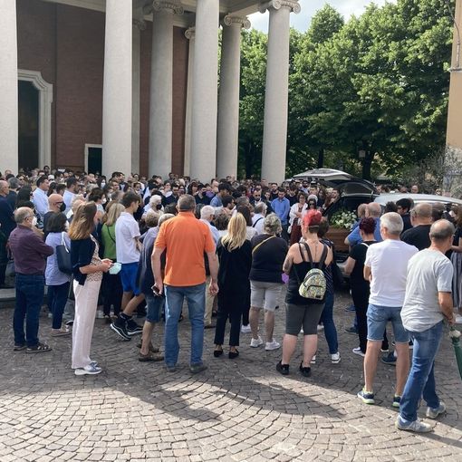 A Fagnano l'addio al giovane farmacista: «Matteo è stato un dono di Dio»