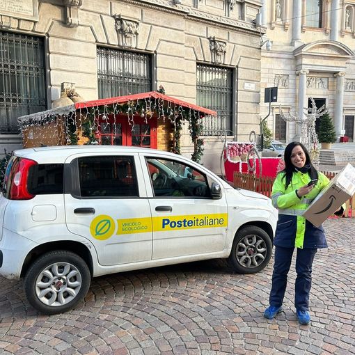 Poste si prepara al “picco pacchi” di Natale. In provincia di Varese 40% in più di consegne al giorno