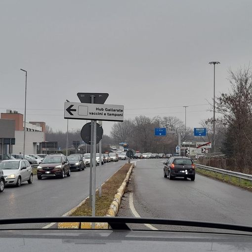 Gallarate: i &quot;tamponandi&quot; otturano viale Milano