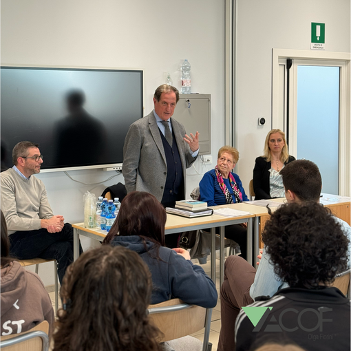 Mario Mantovani incontra gli studenti di Acof per parlare del suo libro sui diritti dei più fragili