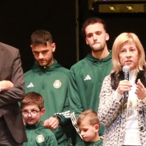 Foto: nella foto il Sindaco Mirella Cerini assieme al Presidente della Castellanzese 1921 Alberto Affetti in occasione della &quot;Neroverde Christmas Show&quot; del dicembre 2023