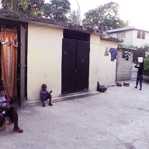 Il cortile di Kay Chal, di cui si occupava suor Luisa - foto Caritas Ambrosiana