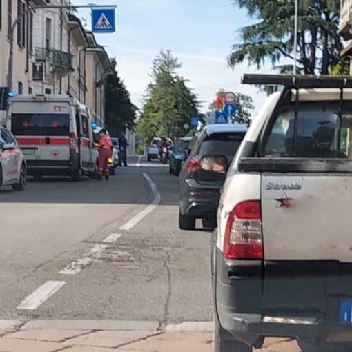 Scontro tra un'auto e una moto a Castellanza, ferito un 19enne
