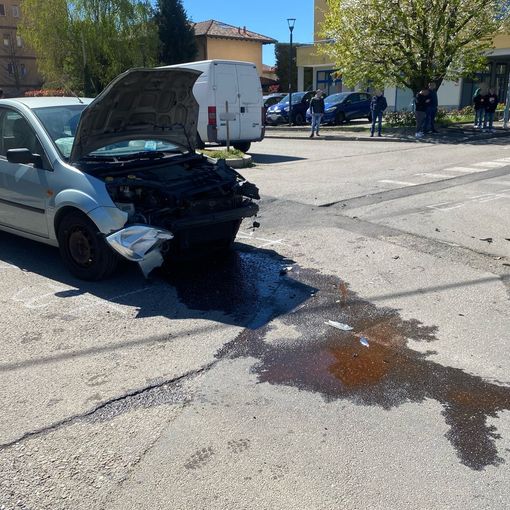 Incidente a Borsano, una delle due auto si ribalta